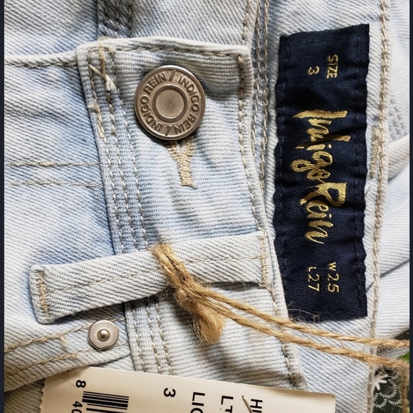 Light Wash High Rise Skinny Jeans - Picture 3 of 4